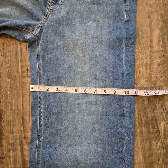 Old Navy High-Rise Wow Wide Leg Cropped Jeans Size 2 Short Light Wash - Picture 6 of 10